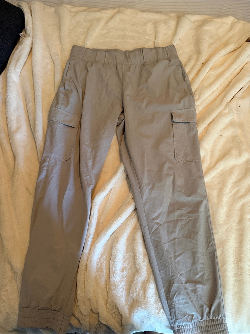 GAP women's Cargo Pants in Light Taupe